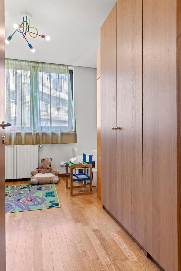 125 Sqm Family Friendly With Kids Room Bukarest Exterior foto
