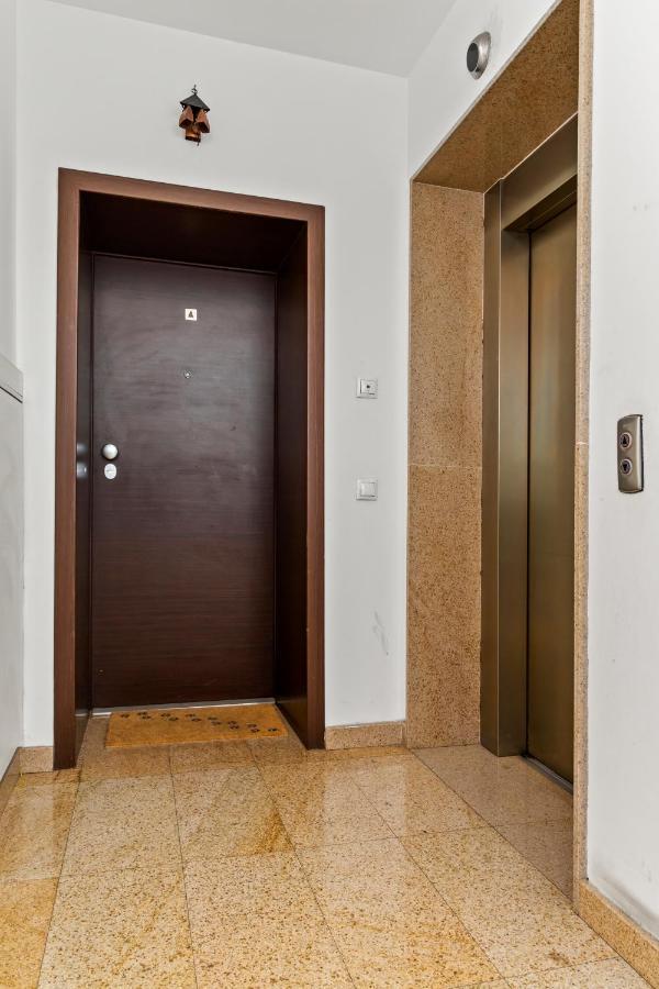 125 Sqm Family Friendly With Kids Room Bukarest Exterior foto