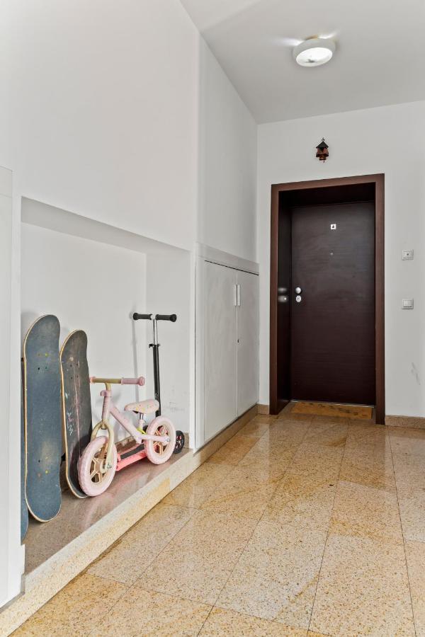 125 Sqm Family Friendly With Kids Room Bukarest Exterior foto