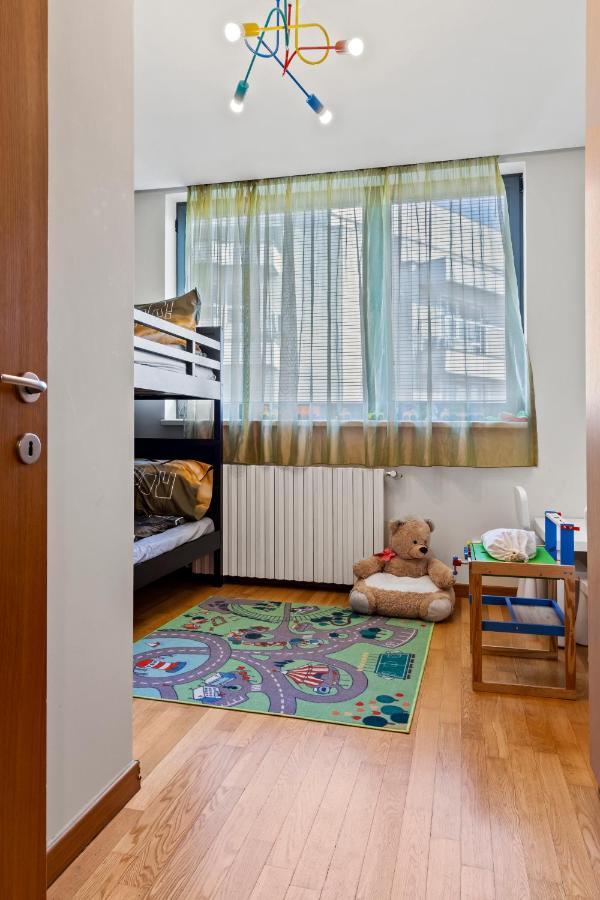 125 Sqm Family Friendly With Kids Room Bukarest Exterior foto