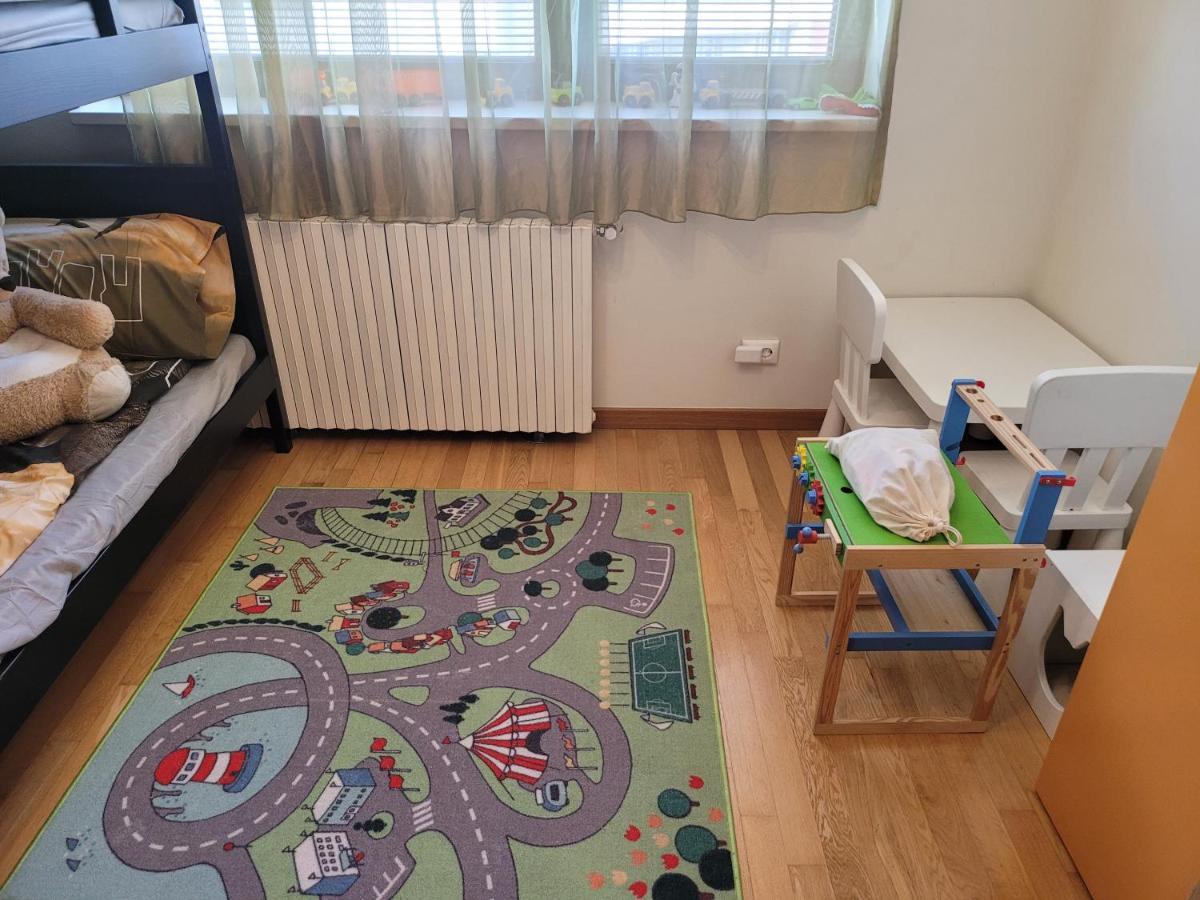 125 Sqm Family Friendly With Kids Room Bukarest Exterior foto